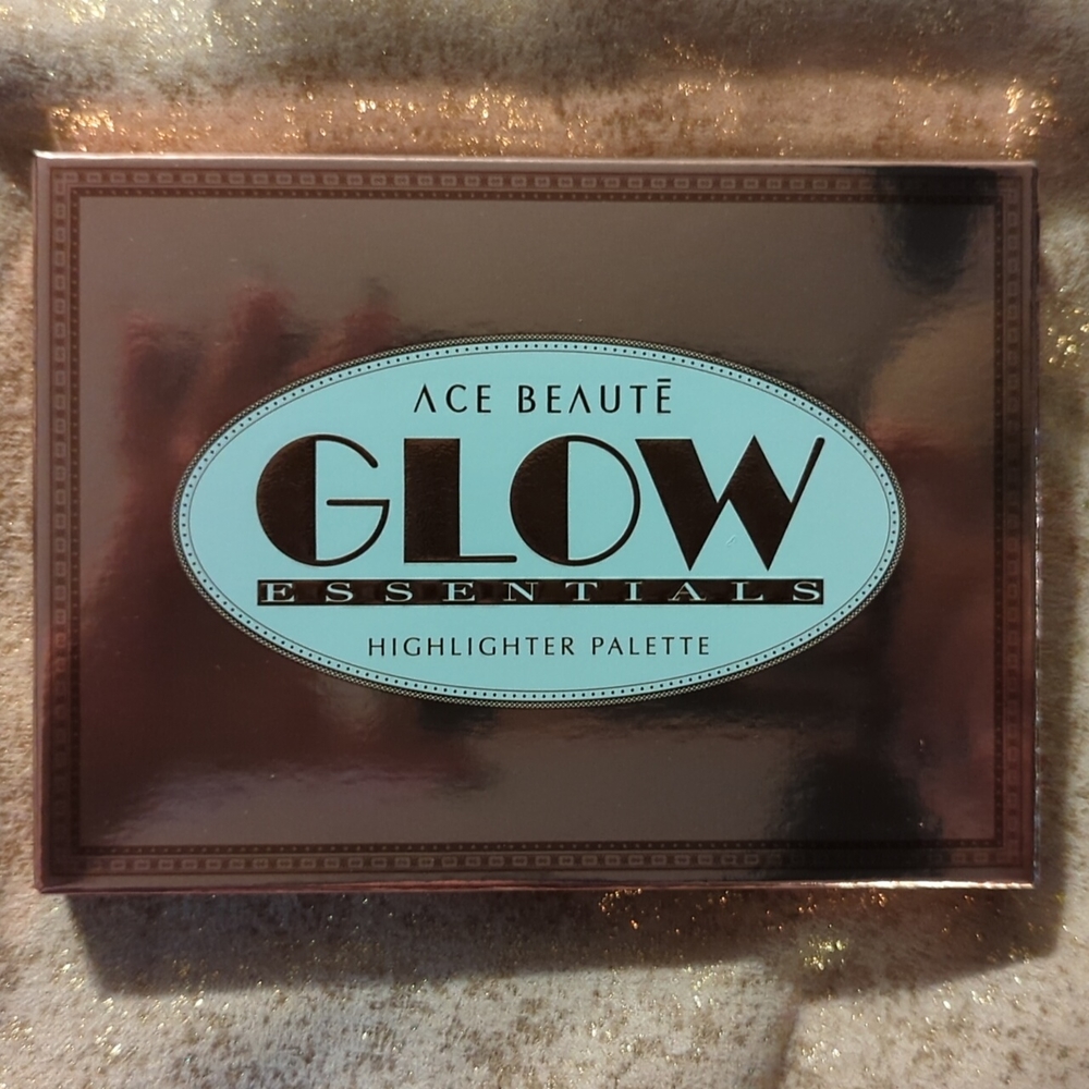 ACE BEAUTÈ  Glow Essentials Highlighter Palette